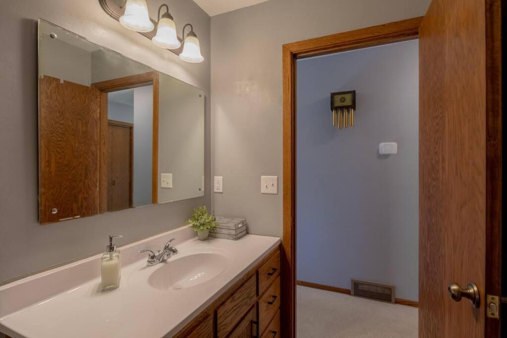 Family Home W/ 2 King, 2 Queen Beds + Game Room Bemidji Luaran gambar